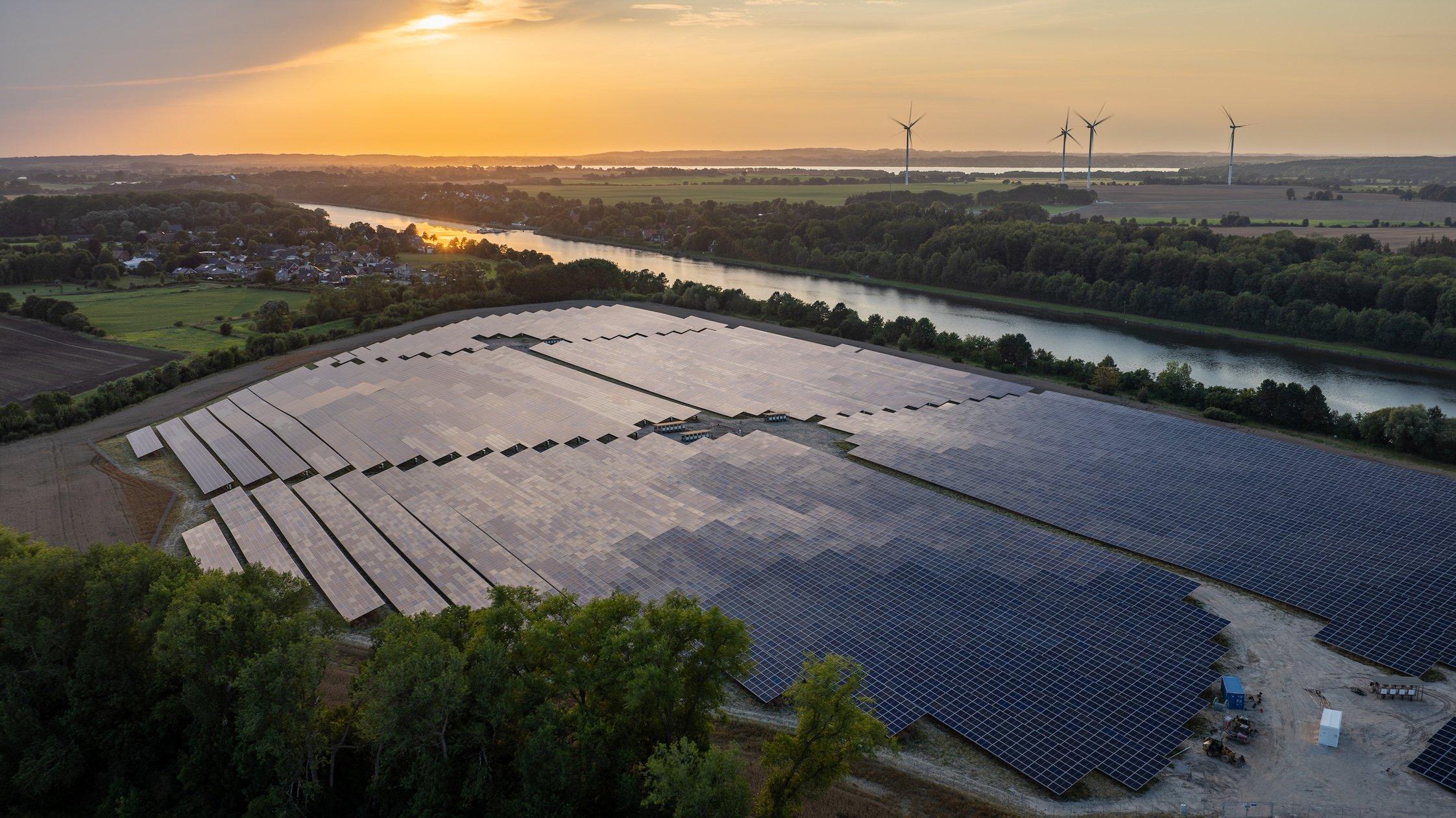 Solar and wind power grew fast enough (+498 TWh and +137 TWh) to keep up with rising global electricity demand (+603 TWh) in the first 3 quarters of 2025. Fossil generation stagnated (-17 TWh). Declines in China (-52 TWh) and India (-34 TWh) tipped the balance of the global trend