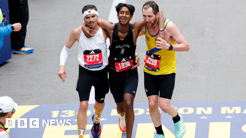 Runners help exhausted man finish Boston Marathon