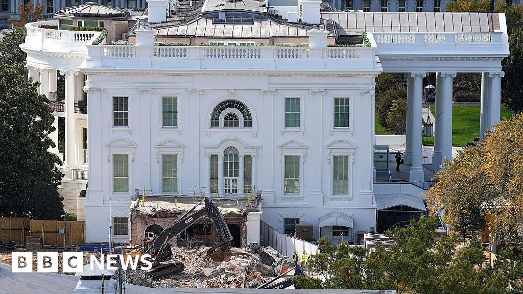 A judge has temporarily paused construction on the White House ballroom project, initiated during the Trump administration. This action allows for a moment of careful review. #WhiteHouse #Ballroom #ConstructionUpdate 🏛️