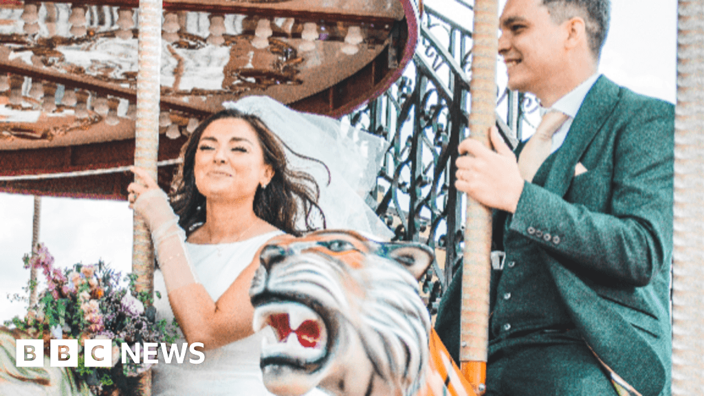 Reddit strangers were Cardiff couple’s only wedding guests