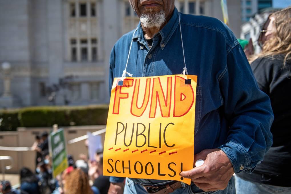Oakland Schools and the teachers union have reached a new agreement, successfully averting a strike! 🍎 This deal includes 11-13% raises for teachers by 2027, bringing positive news and stability to classrooms. #Oakland #TeacherDeal #Education