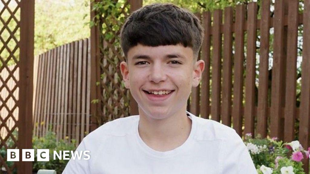 A quick-thinking paperboy has been nominated for a BBC Make A Difference Award! They're being recognized for helping an elderly customer after noticing yesterday's newspaper hadn't been collected. 🗞️✨ #LocalHero #KindnessMatters #GoodNews