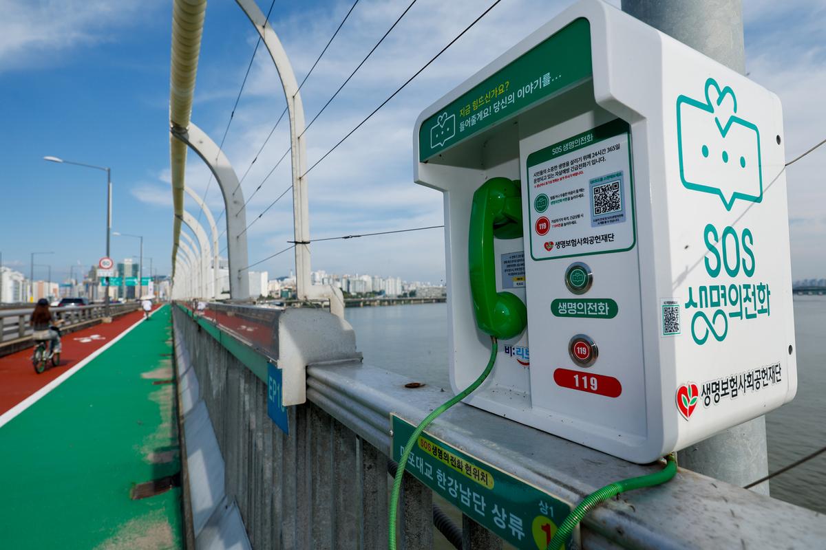 A significant positive shift for South Korea: The national suicide rate has declined by 7.4%, marking the first drop in three years! A hopeful sign for mental health efforts. 🇰🇷 #SouthKorea #MentalHealth #GoodNews