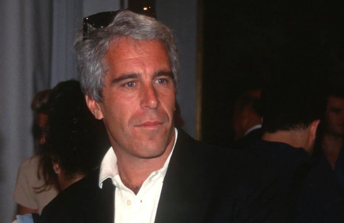 Great news for transparency: a judge has ordered the release of secret Epstein grand jury files! This significant step towards accountability is thanks to a new law forcing disclosure. ✨ #EpsteinFiles #Transparency #PublicInterest